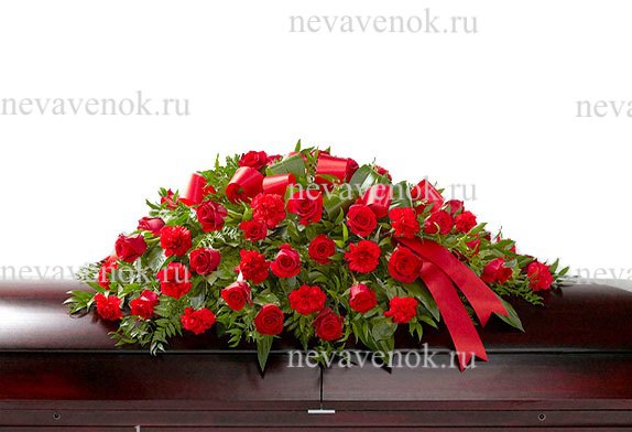 Купить ритуальную композицию из живых цветов в СПб